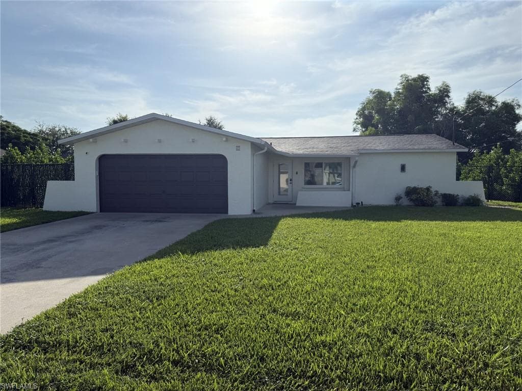 525 11th CT CAPE CORAL, FL 33990