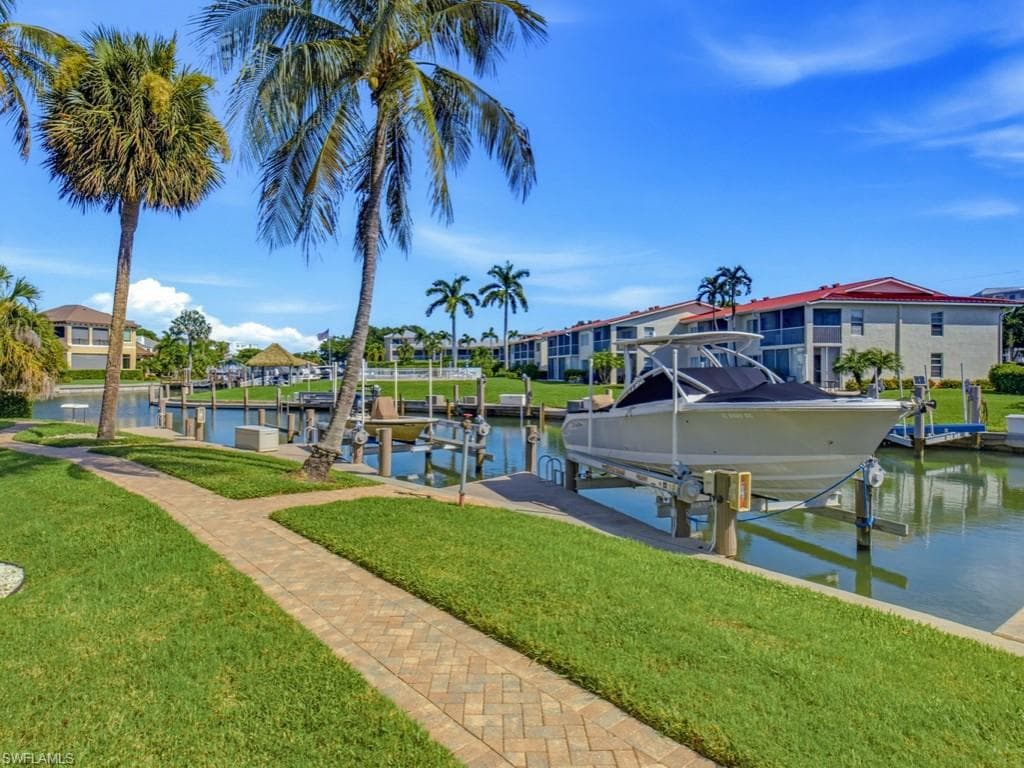 1105 Gayer WAY 202 MARCO ISLAND, FL 34145