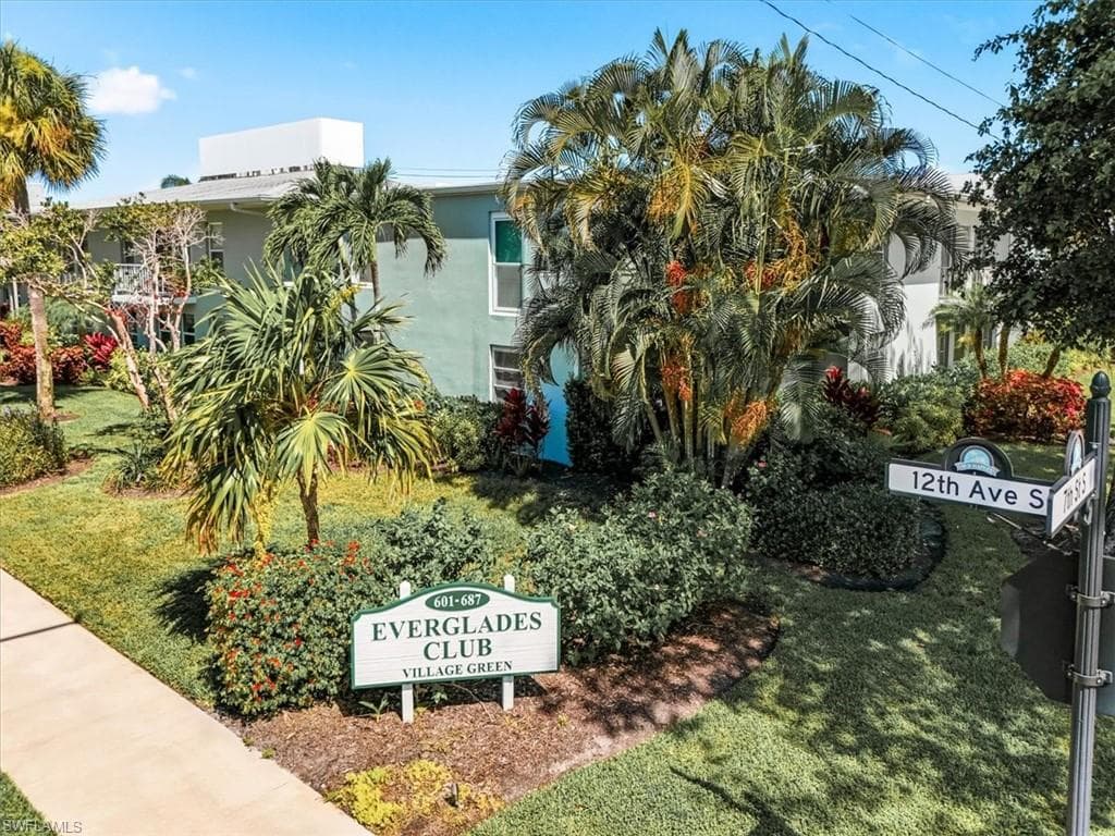 653 12th AVE S 653 NAPLES, FL 34102