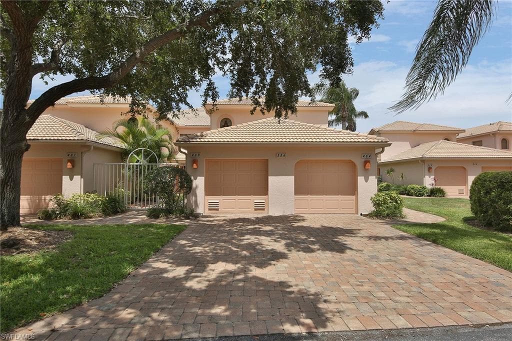 526 Lake Louise CIR 4-403 NAPLES, FL 34110