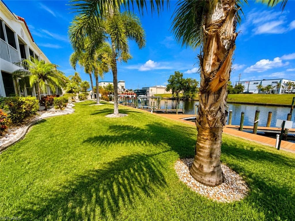1615 SE 46th LN 202 CAPE CORAL, FL 33904
