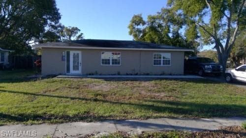 893 Iris DR NORTH FORT MYERS, FL 33903