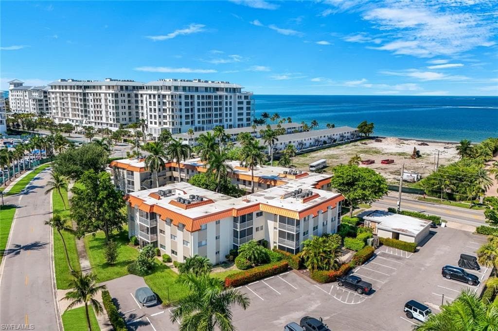 1100 Gulf Shore BLVD N 108 NAPLES, FL 34102