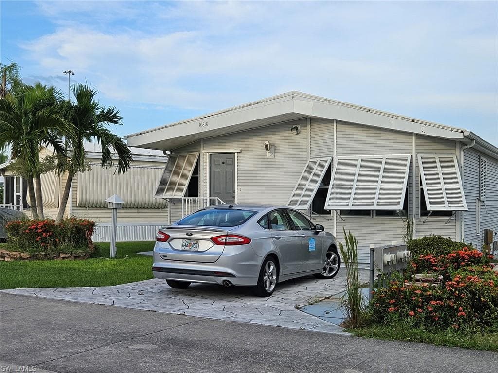 10818 Vireo CIR ESTERO, FL 33928
