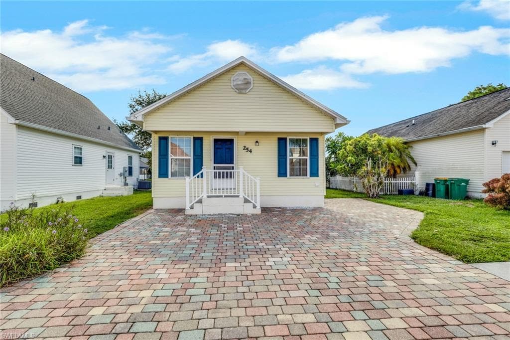 254 Leawood CIR NAPLES, FL 34104