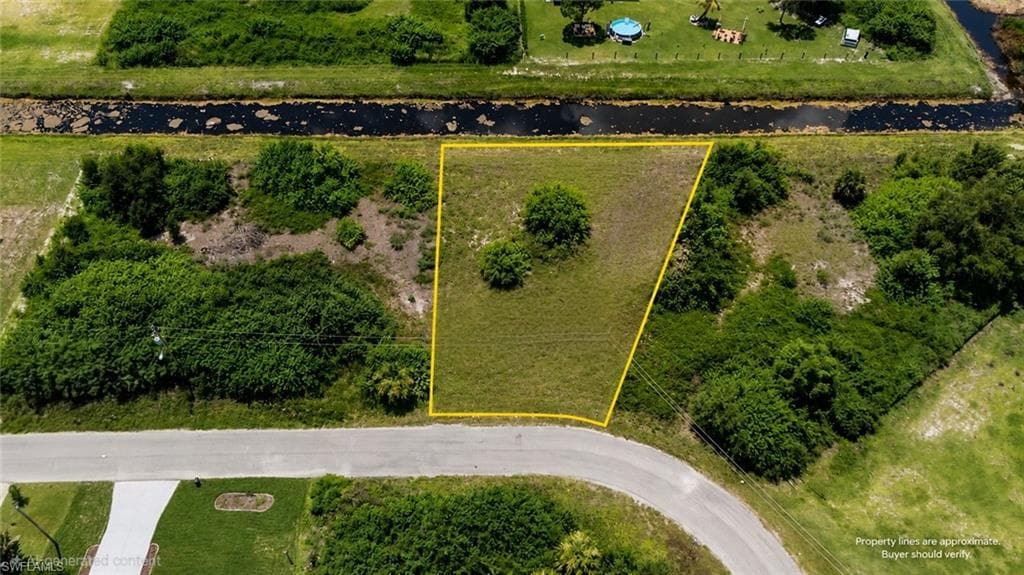 610 Chemstrand ST E LEHIGH ACRES, FL 33974