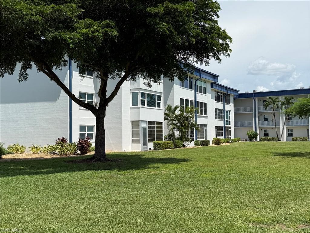 1724 Pine Valley DR 202 FORT MYERS, FL 33907