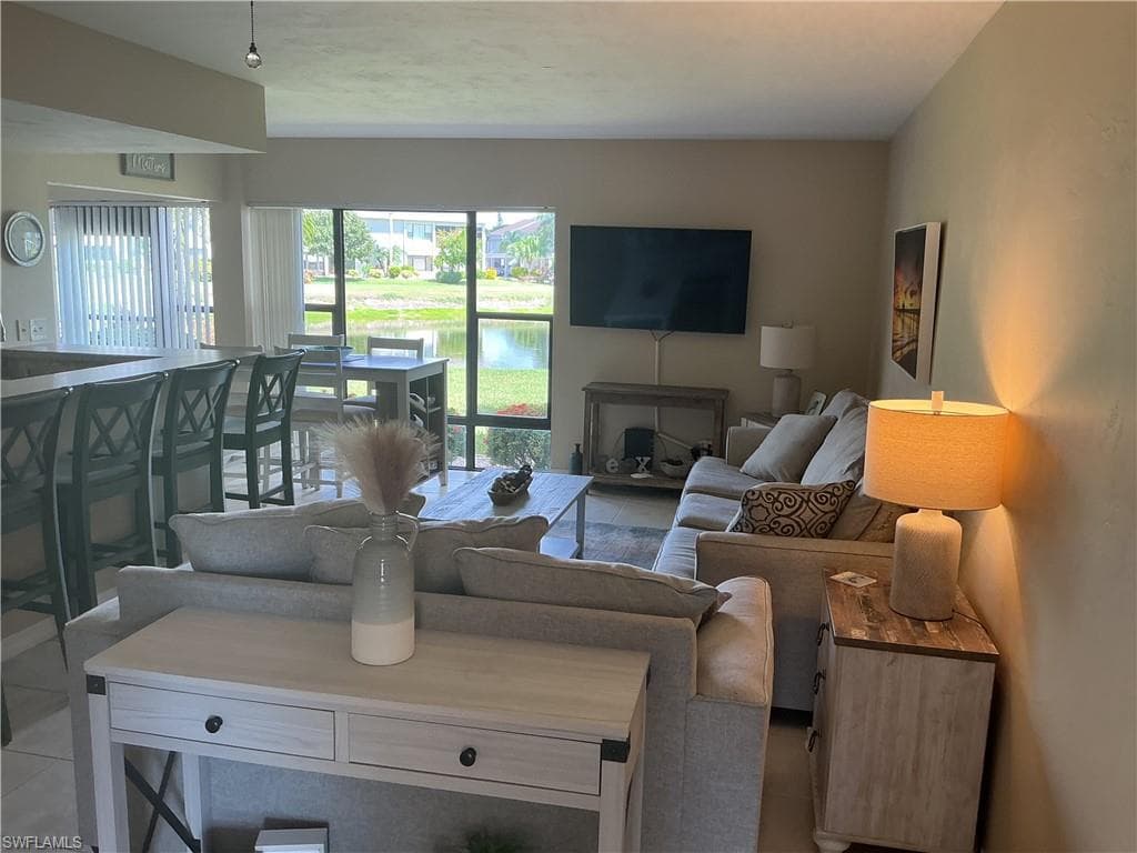 5550 Trailwinds DR 615 FORT MYERS, FL 33907