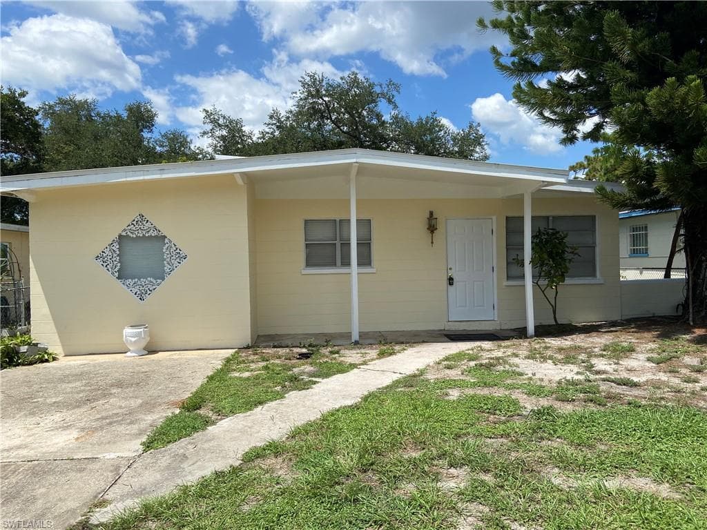 3243 C ST FORT MYERS, FL 33916