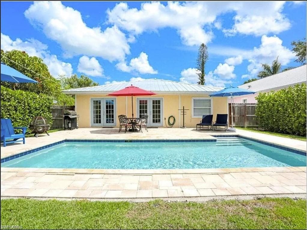 856 98th AVE N NAPLES, FL 34108