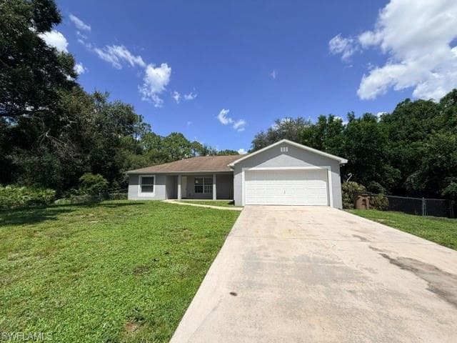 1010 Johns AVE LEHIGH ACRES, FL 33972