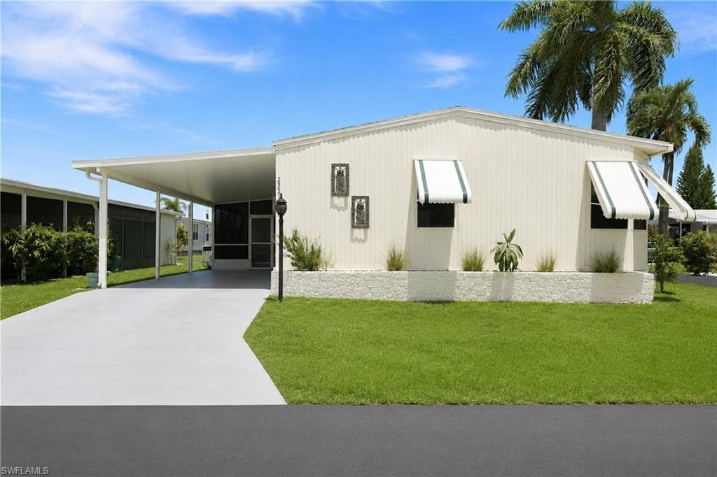 252 Loon LN NAPLES, FL 34114