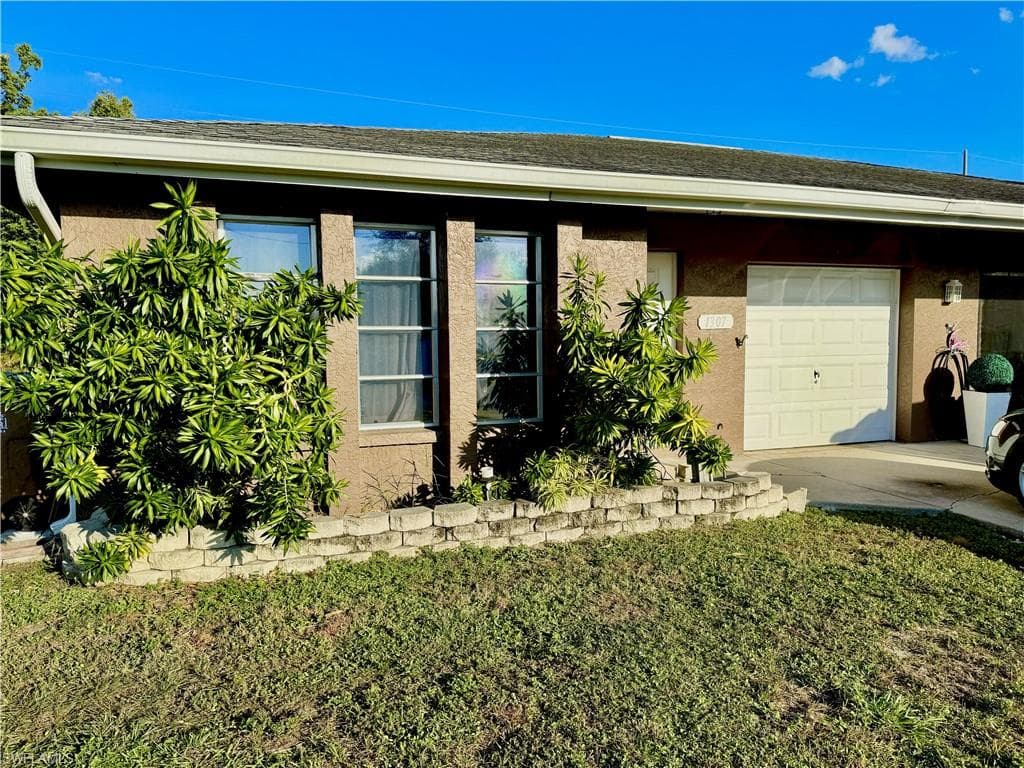1307 SW Santa Barbara PL CAPE CORAL, FL 33991