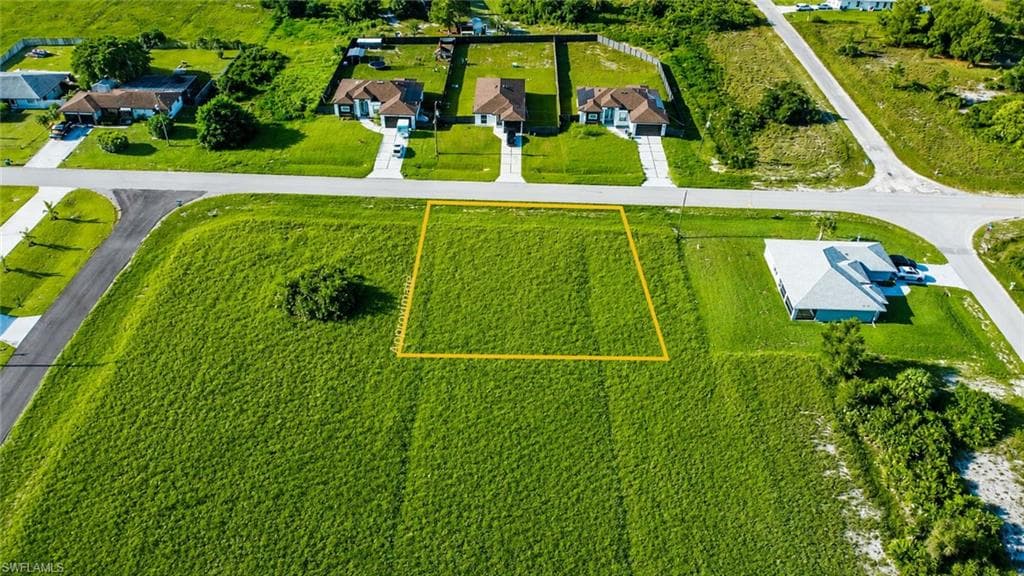 813 Jaguar BLVD LEHIGH ACRES, FL 33974