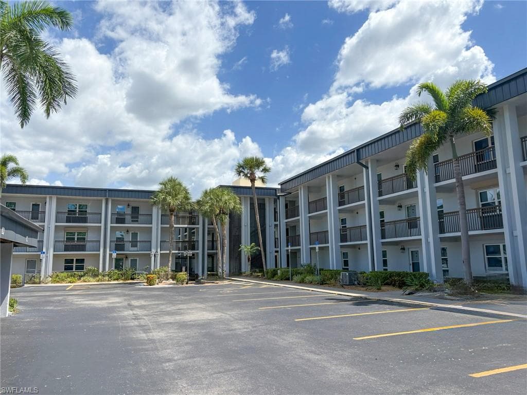 1740 Pine Valley DR 115 FORT MYERS, FL 33907