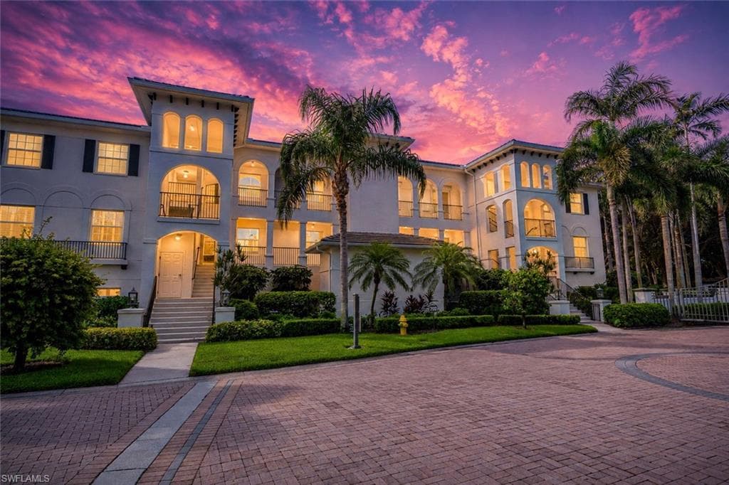 700 Bentwater CIR 103 NAPLES, FL 34108