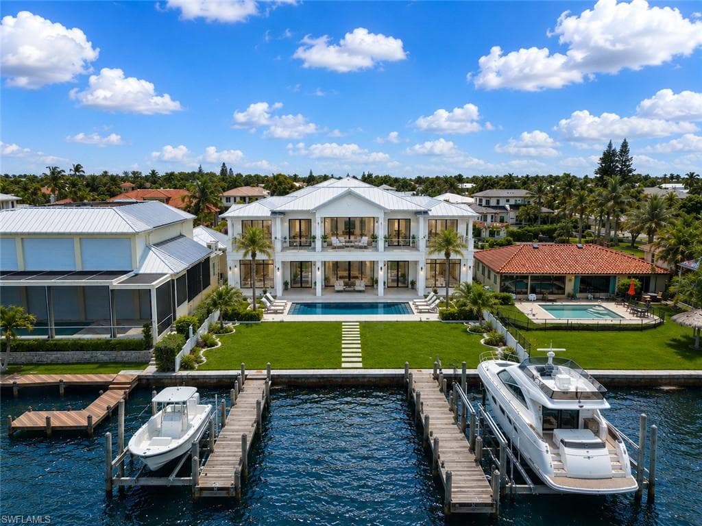 1535 Dolphin LN NAPLES, FL 34102