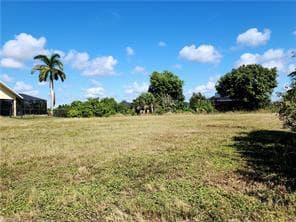 617 NW 14th ST CAPE CORAL, FL 33993