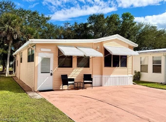 16 Bass LN 16 NAPLES, FL 34114