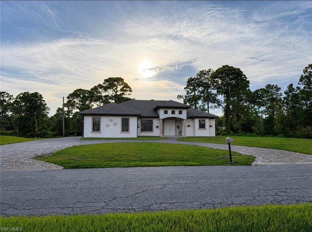 607 Johns AVE LEHIGH ACRES, FL 33972