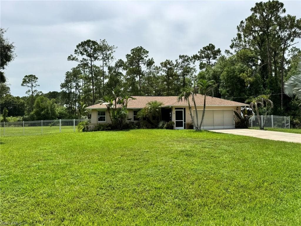 13 Wellington AVE LEHIGH ACRES, FL 33936