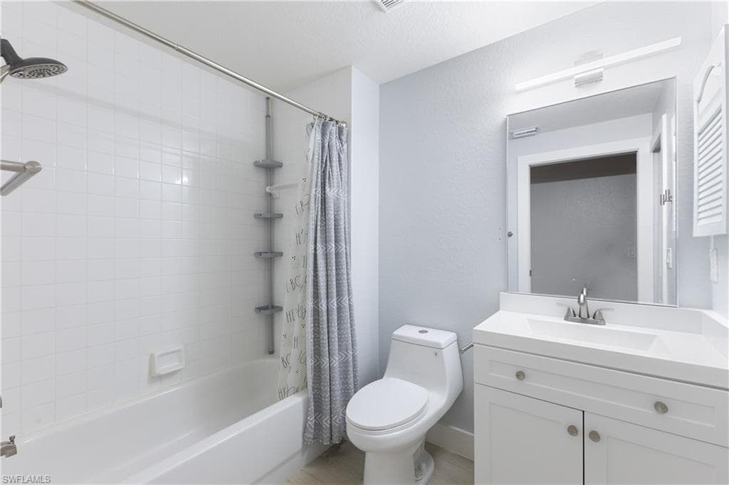 4670 Saint Croix LN 626 NAPLES, FL 34109