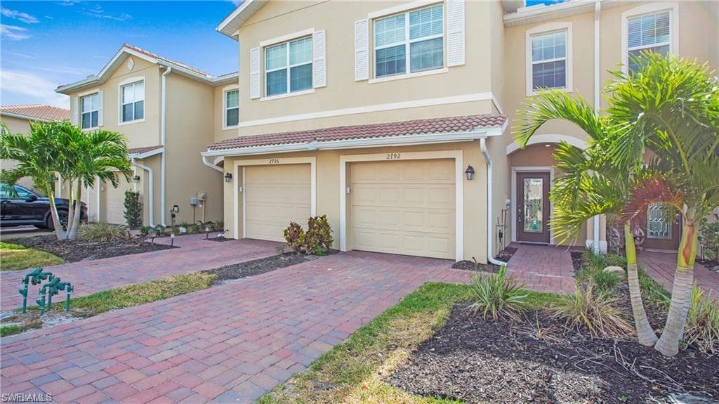 2792 Blossom WAY NAPLES, FL 34120
