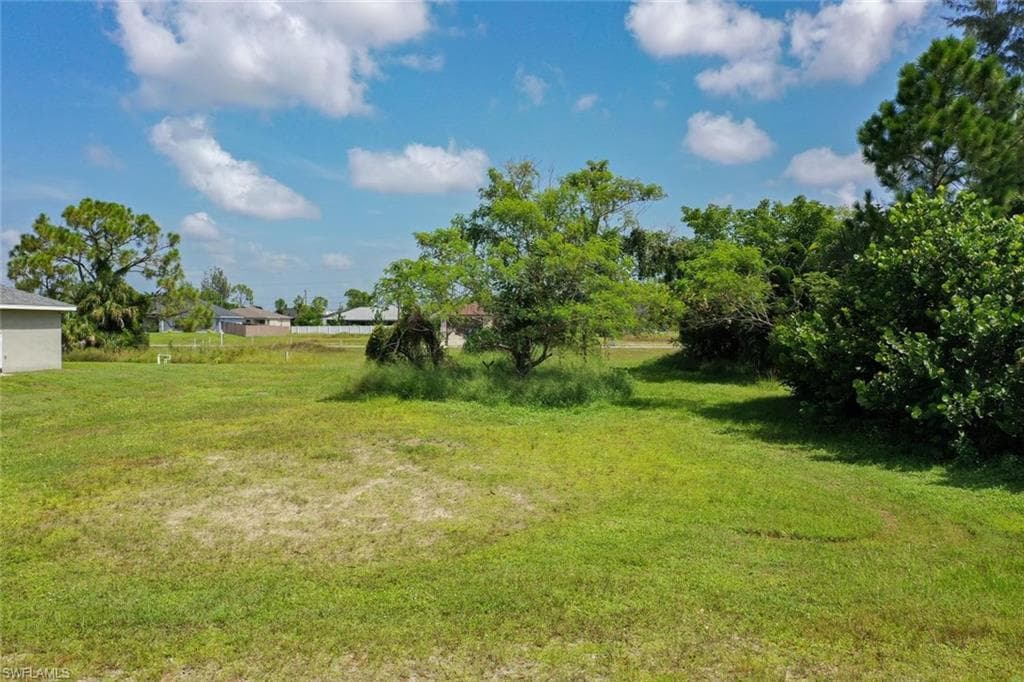 2215 34th LN CAPE CORAL, FL 33909