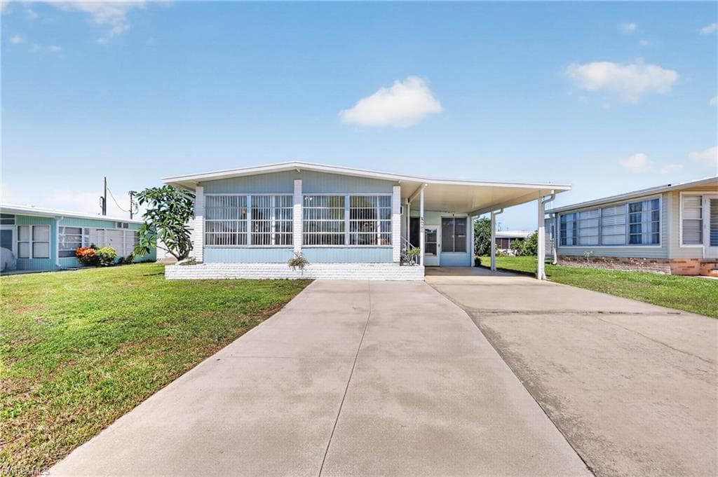 557 Peace Lake CT NORTH FORT MYERS, FL 33917