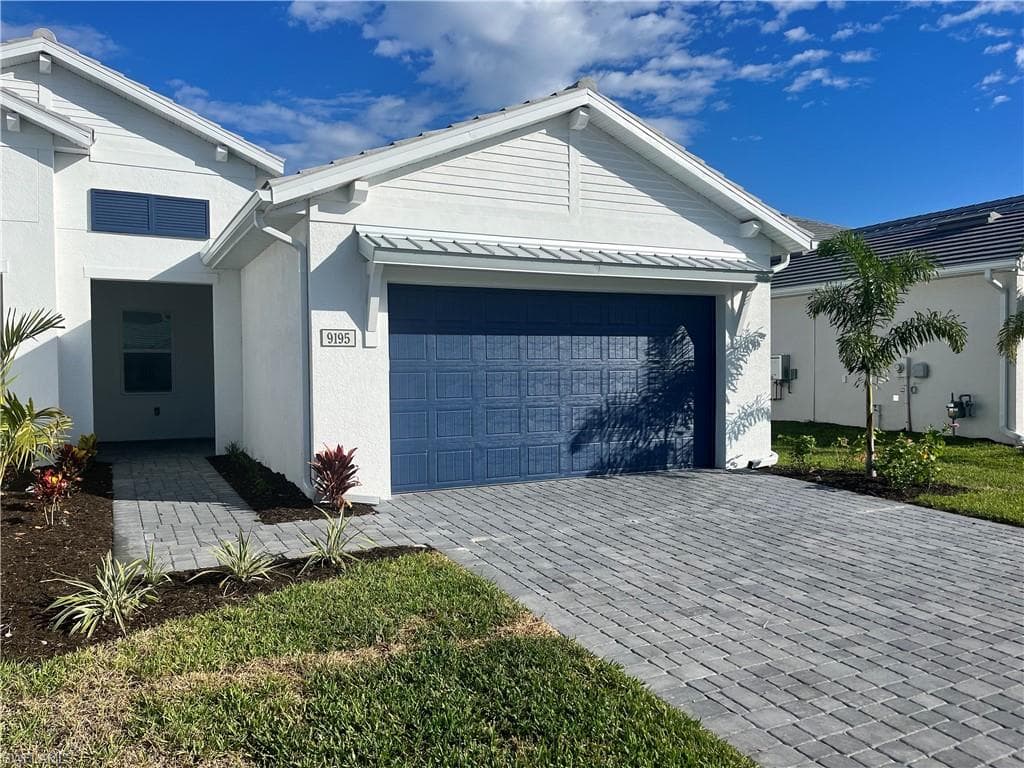 9195 Cayman DR NAPLES, FL 34114