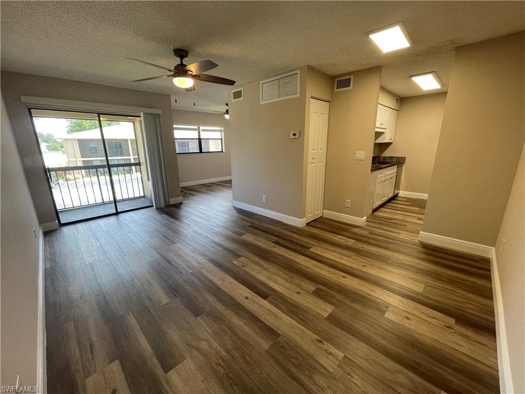 5325 Summerlin RD 2513 FORT MYERS, FL 33919