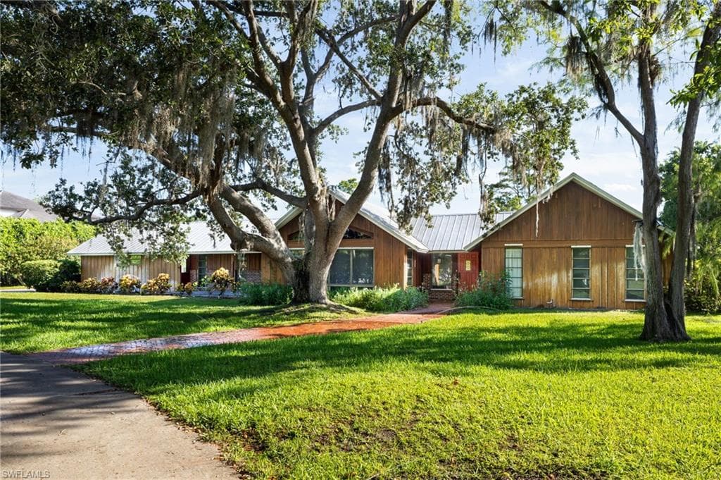 163 Carica RD NAPLES, FL 34108