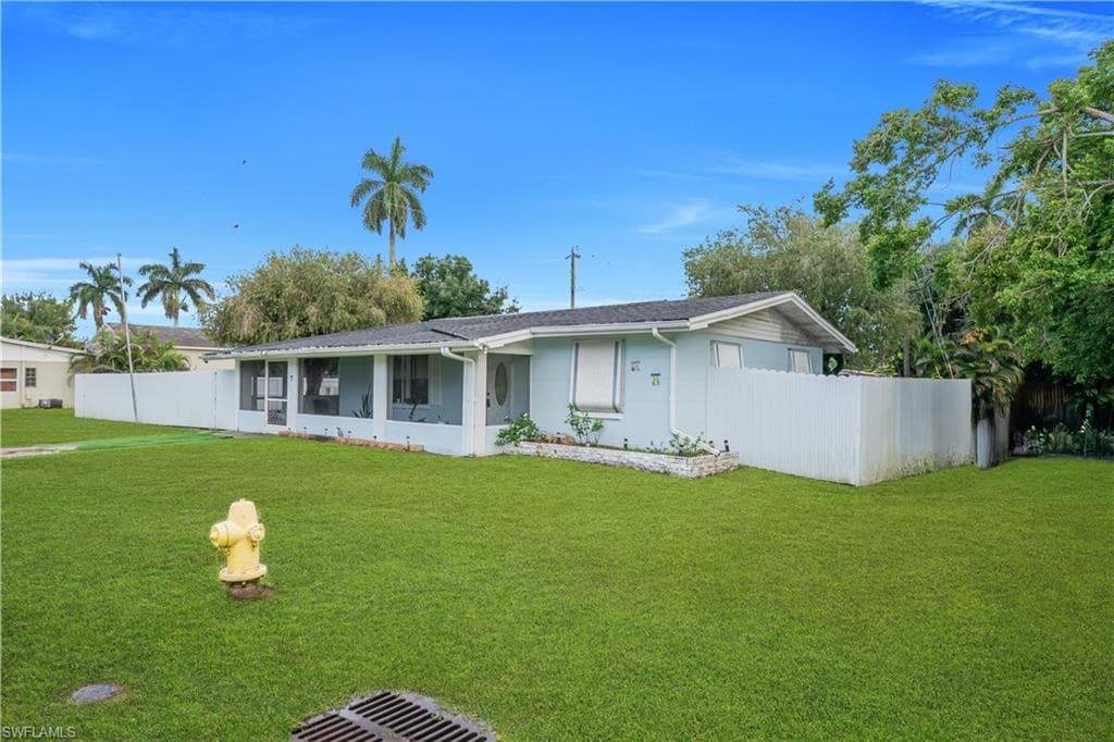 77 Glenmont DR W NORTH FORT MYERS, FL 33917