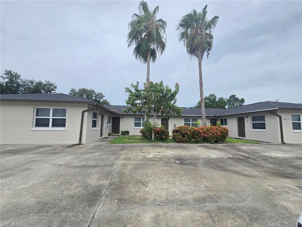621 SE 13th PL E CAPE CORAL, FL 33990