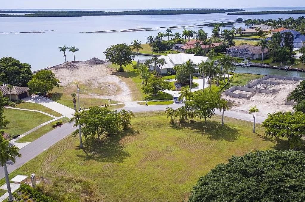 1060 Caxambas DR MARCO ISLAND, FL 34145
