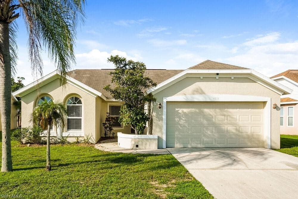 4814 11th Avenue CIR E BRADENTON, FL 34208