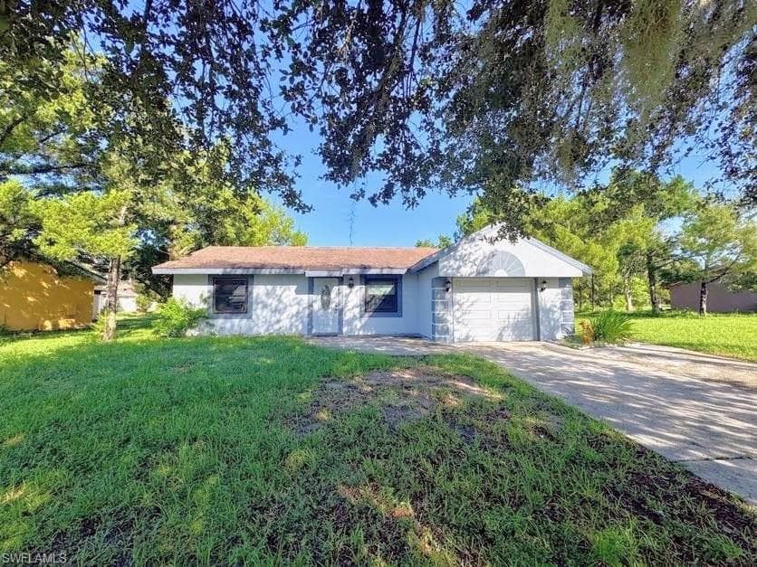 2026 Schooner DR LABELLE, FL 33935