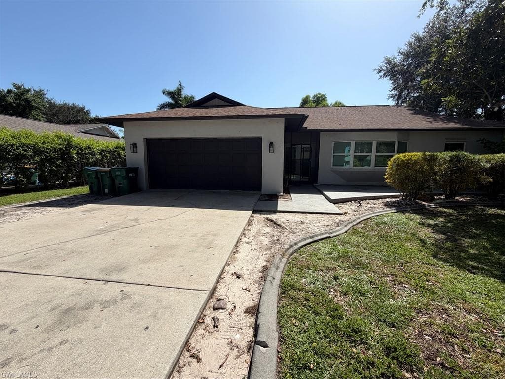 202 Pinehurst CIR NAPLES, FL 34113