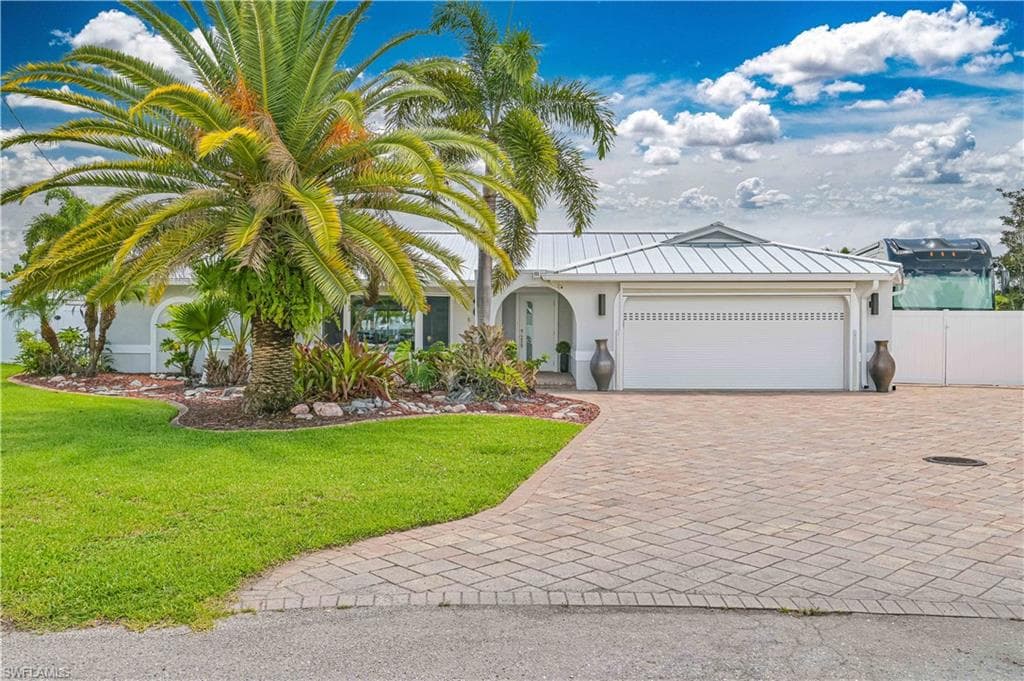 4346 Harbour LN NORTH FORT MYERS, FL 33903