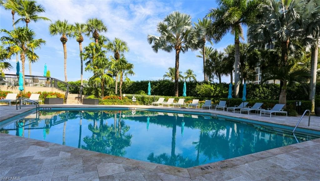 4551 Gulf Shore BLVD N 301 NAPLES, FL 34103