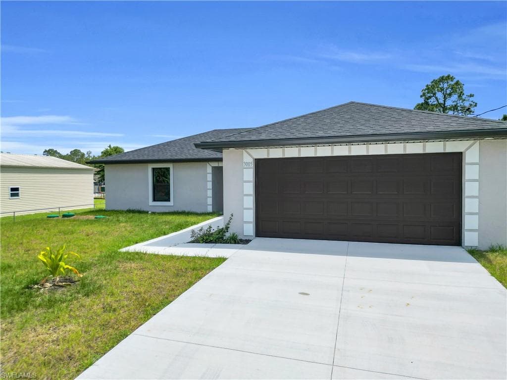 823 McKinley AVE LEHIGH ACRES, FL 33972