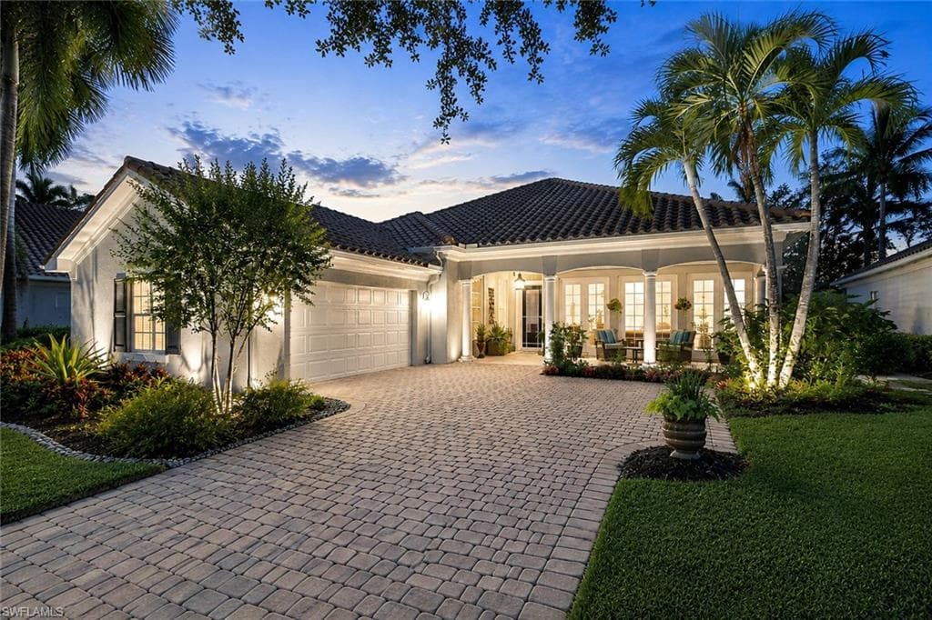 2896 Hatteras WAY NAPLES, FL 34119