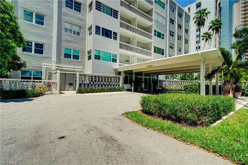 1900 Clifford ST 303 FORT MYERS, FL 33901