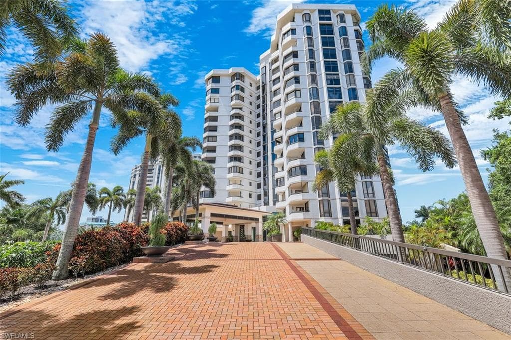 6075 Pelican Bay BLVD 104 NAPLES, FL 34108