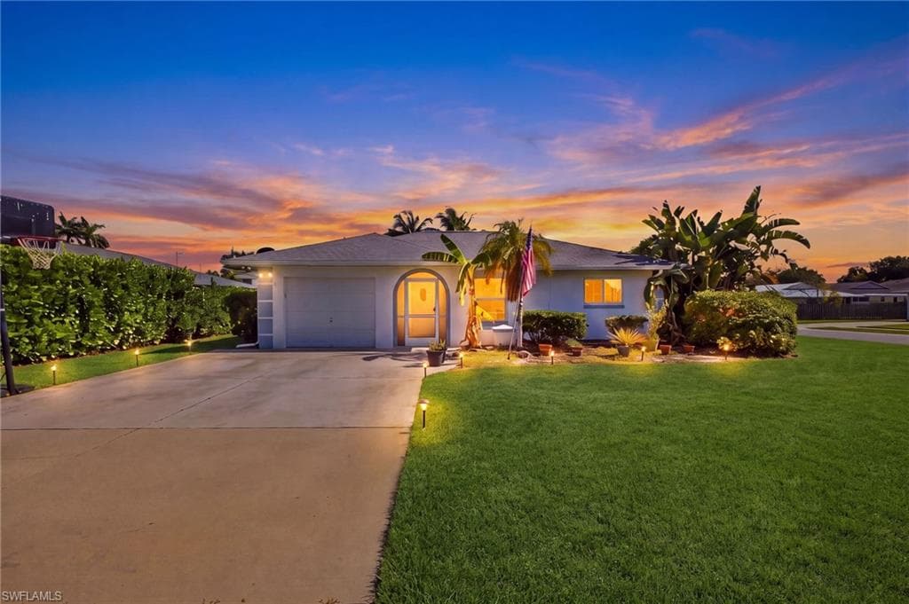 702 109th AVE N NAPLES, FL 34108