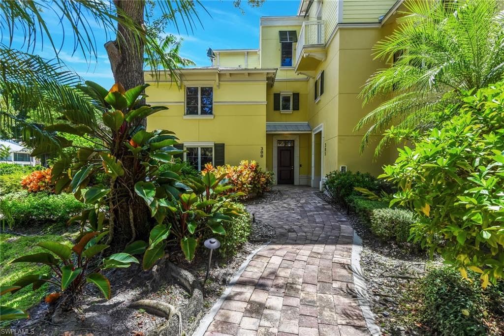 300 3rd AVE S 3 NAPLES, FL 34102