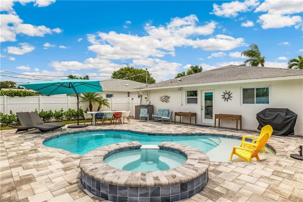791 94th AVE N NAPLES, FL 34108