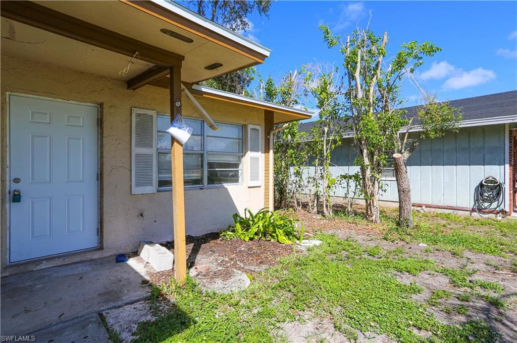 1095 San Remo AVE NAPLES, FL 34104