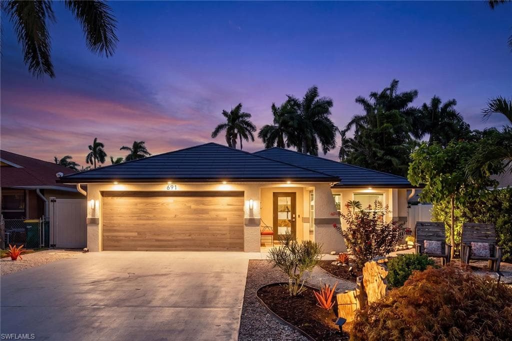 691 100th AVE N NAPLES, FL 34108