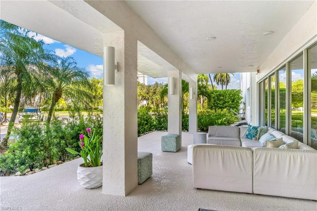 1 Bluebill AVE 108 NAPLES, FL 34108